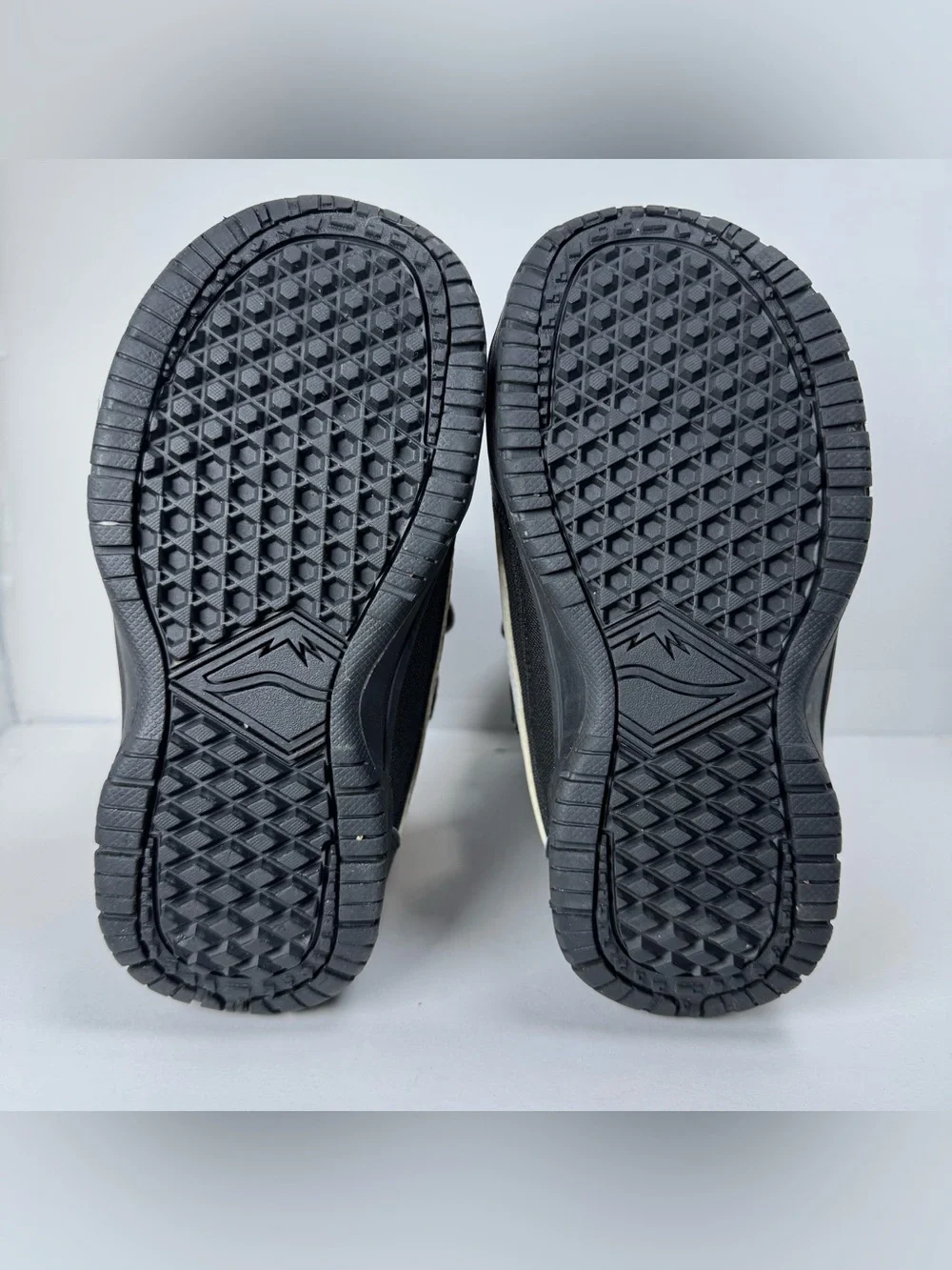VANS Juvie Kids Mantra Soft Flex Youth Size 2 Snowboard Boots Straps
